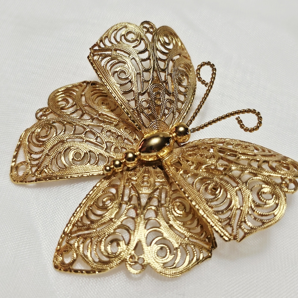VTG Monet Butterfly Moth Goldtone Mesh Style 2.5" Brooch Pin - Picture 10 of 12